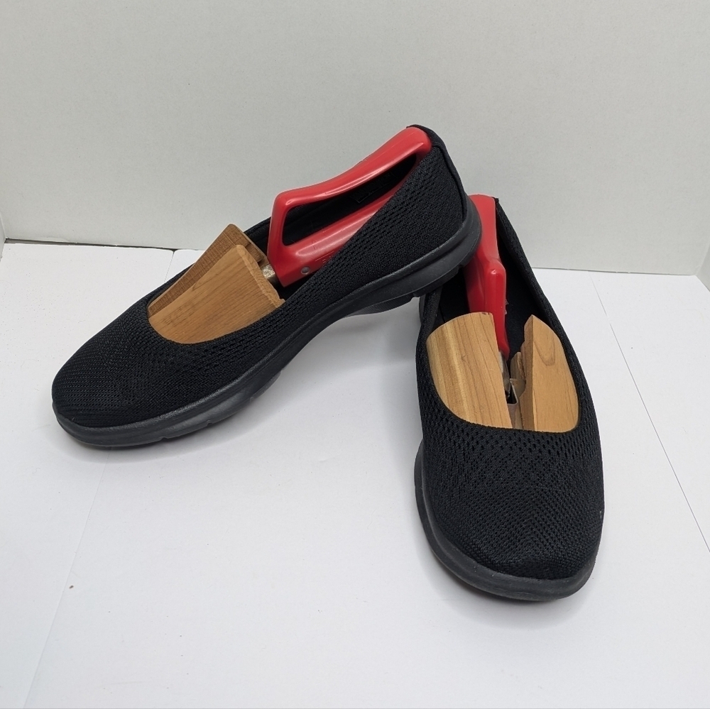Skechers Black Flats 7.5 Women